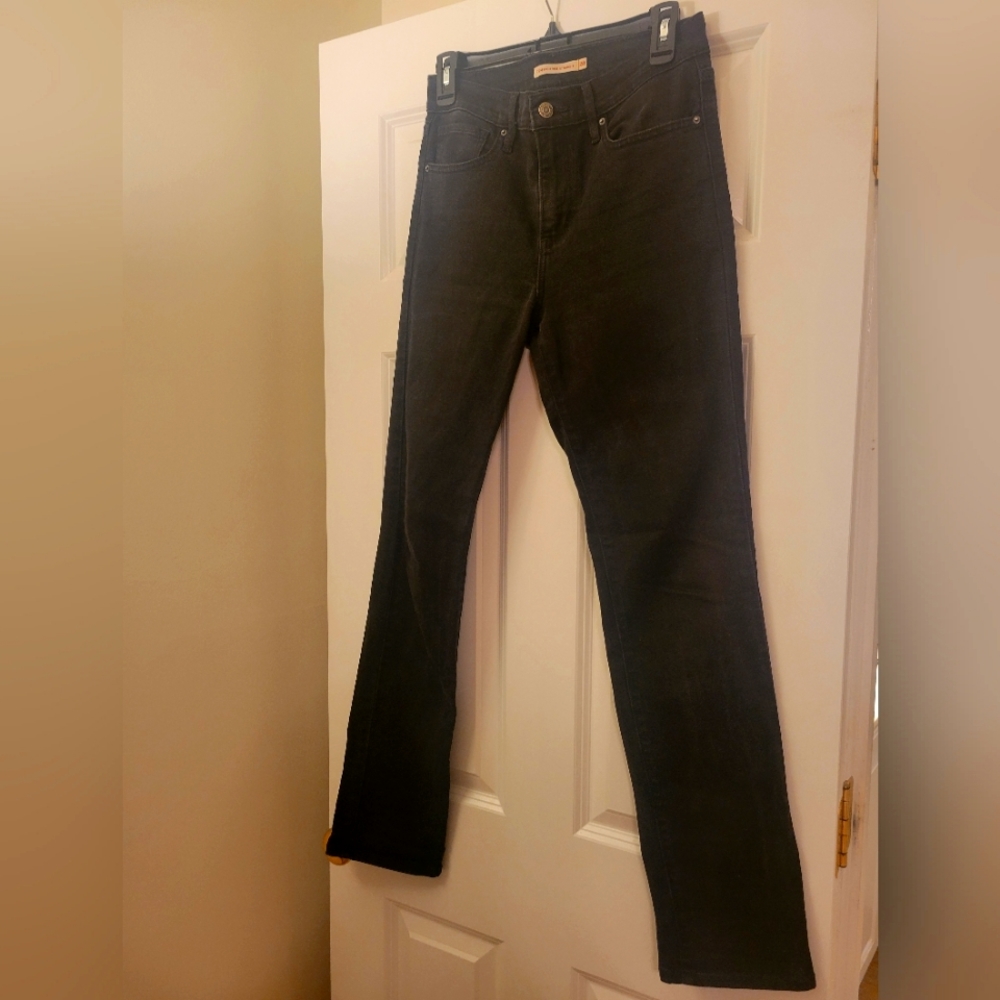 Levi's Straight Leg Black Wash Jeans Size 28